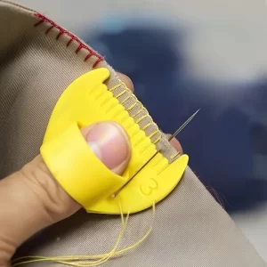 2pcs Plastic Hand Sewing Tool for Beginners & Seniors
